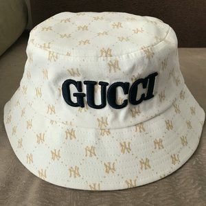🦋 Gucci white fisherman's hat